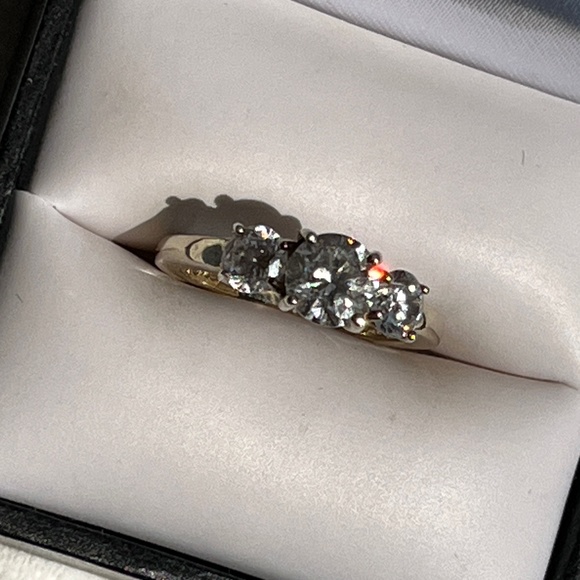 Sterling silver & cubic zirconia ring, size 7. - Picture 8 of 12